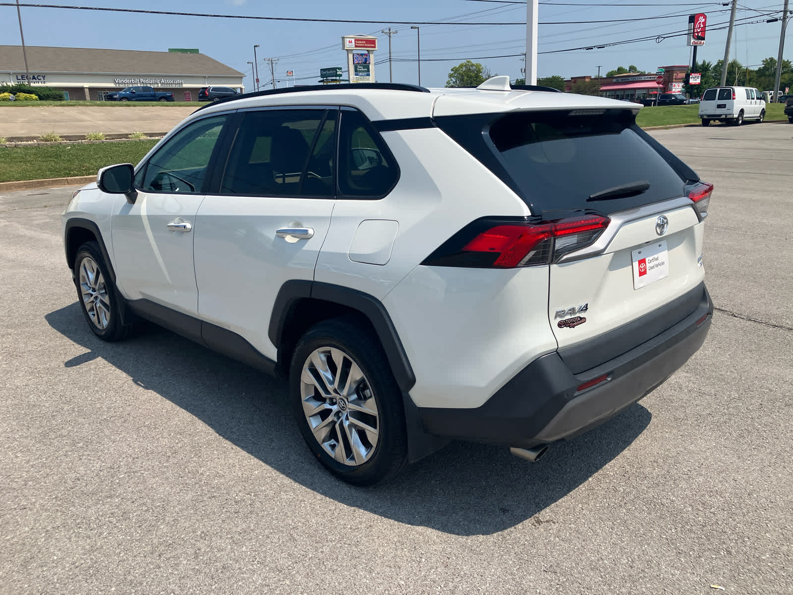 2020 Toyota RAV4 photo 7 of 41