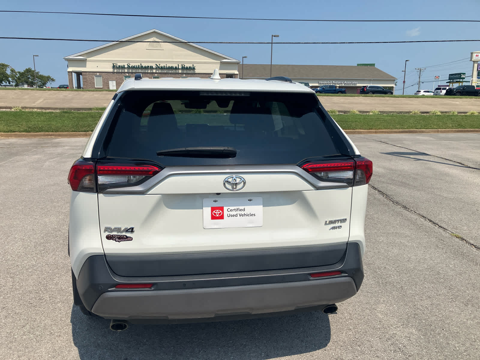 2020 Toyota RAV4 photo 8 of 41