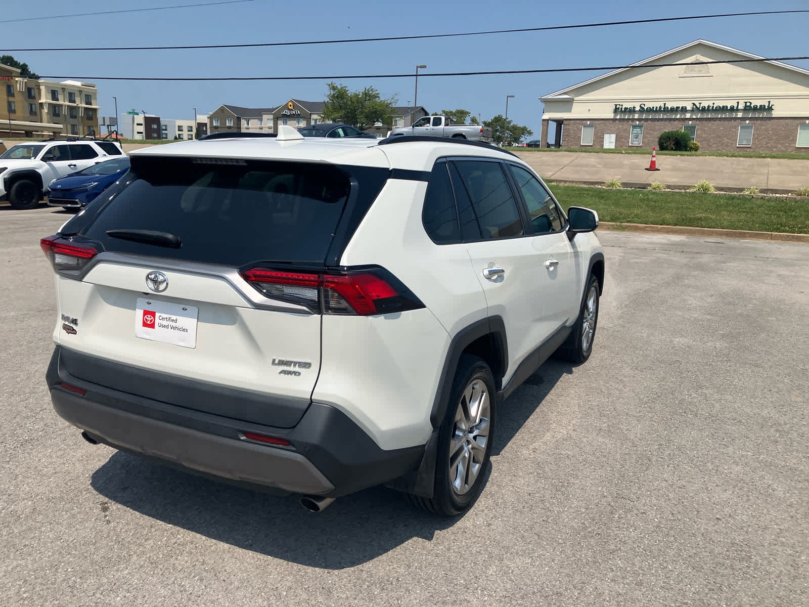 2020 Toyota RAV4 photo 9 of 41