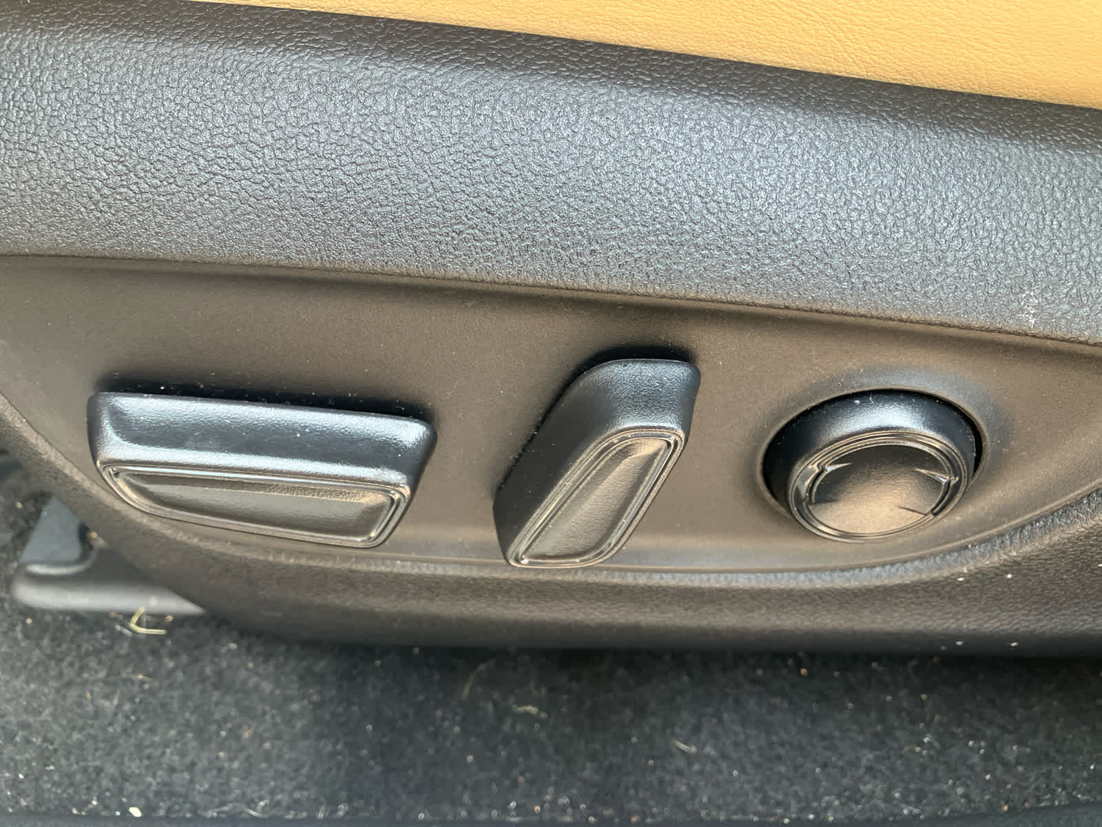 2020 Toyota RAV4 photo 12 of 41