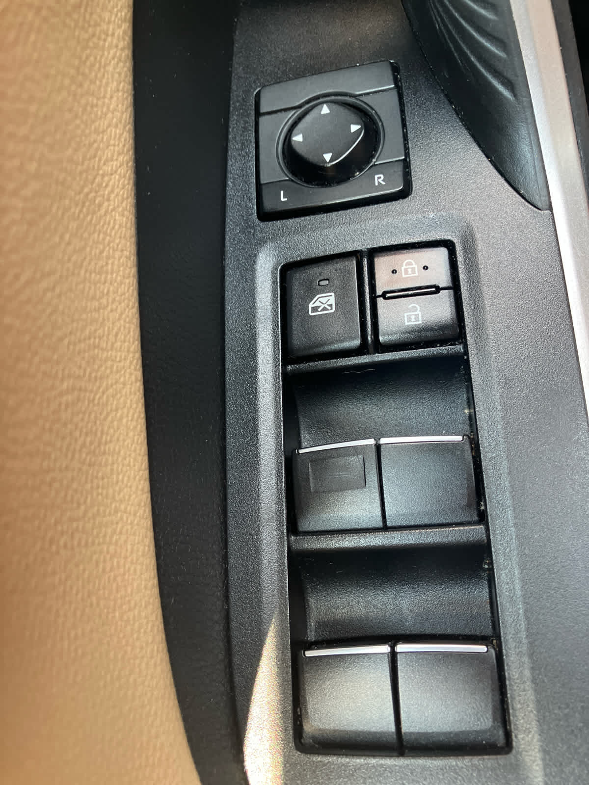 2020 Toyota RAV4 photo 14 of 41