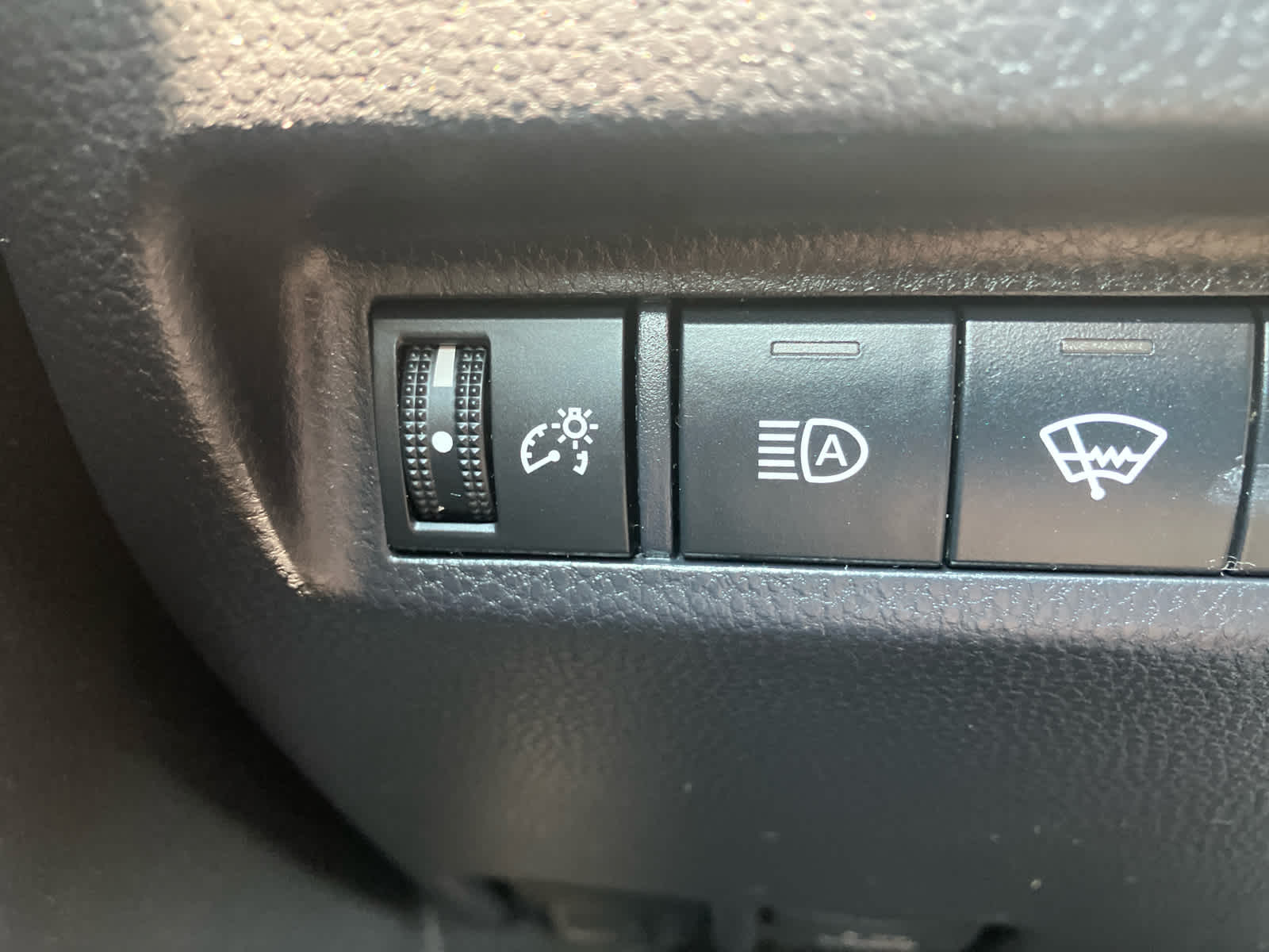 2020 Toyota RAV4 photo 15 of 41