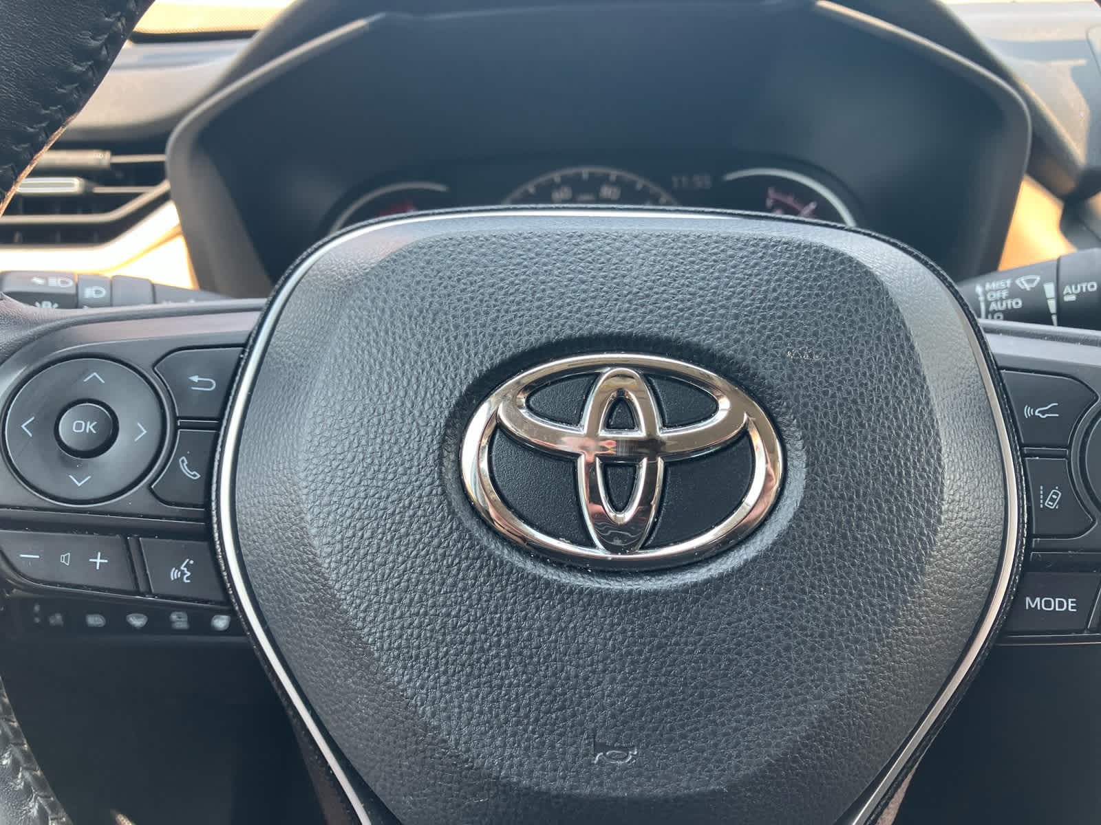 2020 Toyota RAV4 photo 17 of 41