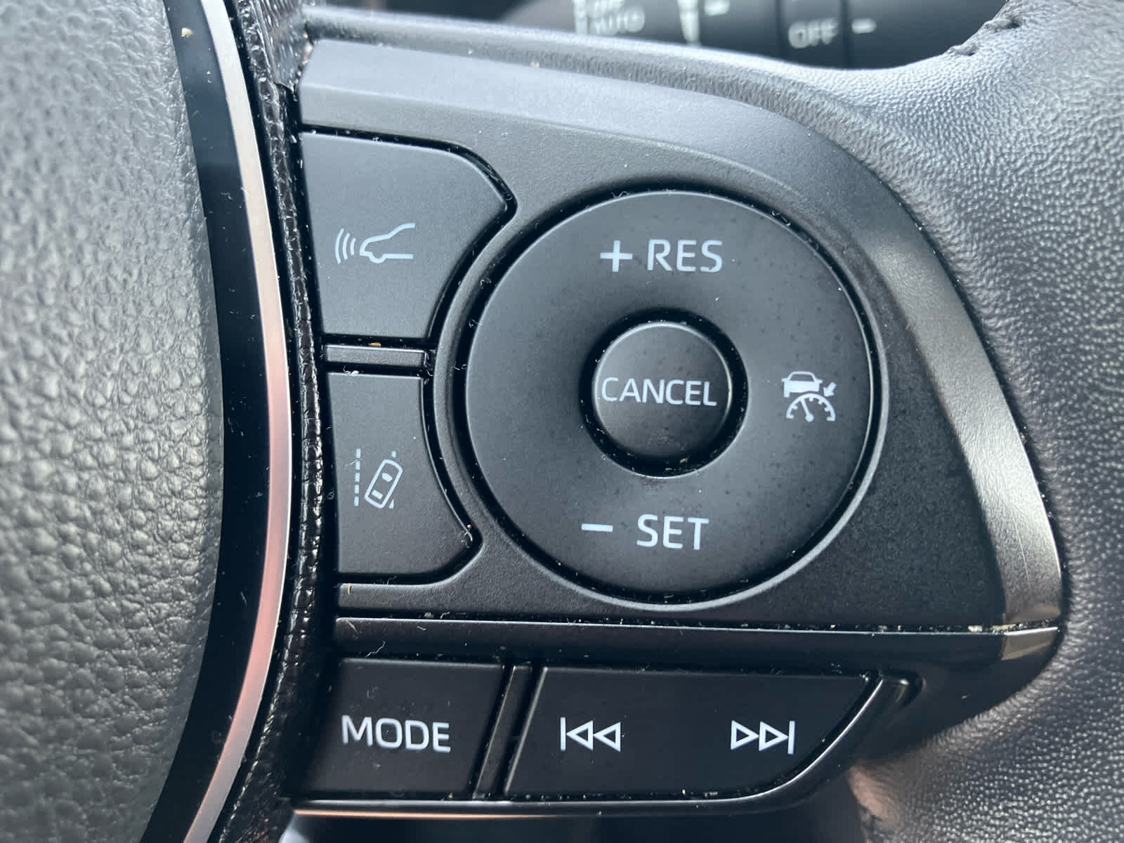 2020 Toyota RAV4 photo 20 of 41
