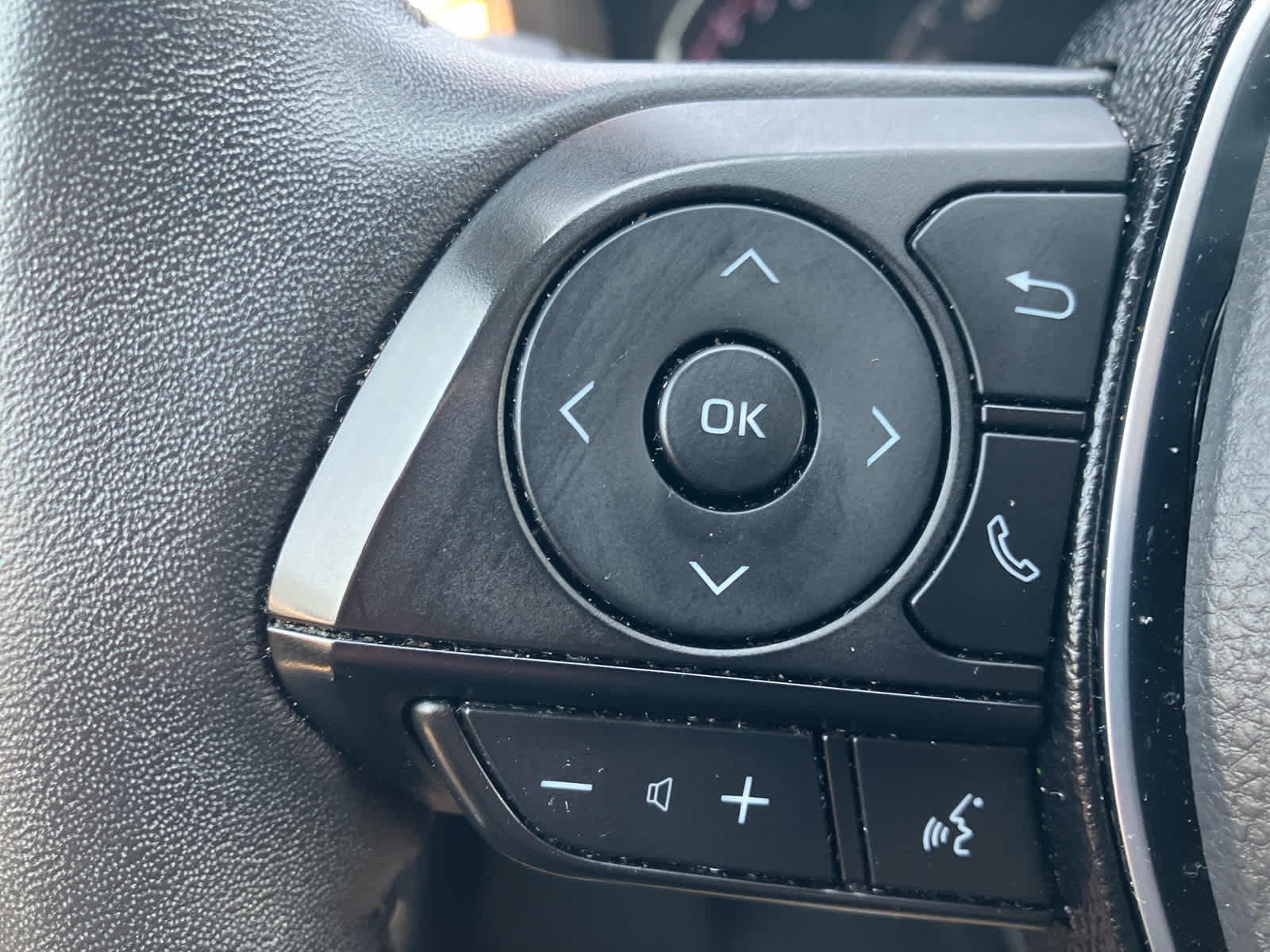 2020 Toyota RAV4 photo 19 of 41