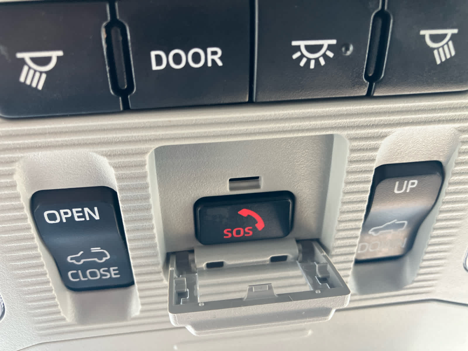 2020 Toyota RAV4 photo 23 of 41
