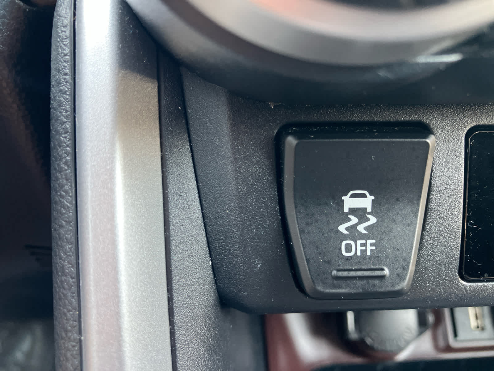 2020 Toyota RAV4 photo 29 of 41
