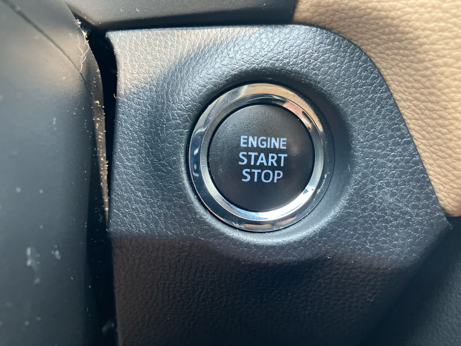 2020 Toyota RAV4 photo 27 of 41