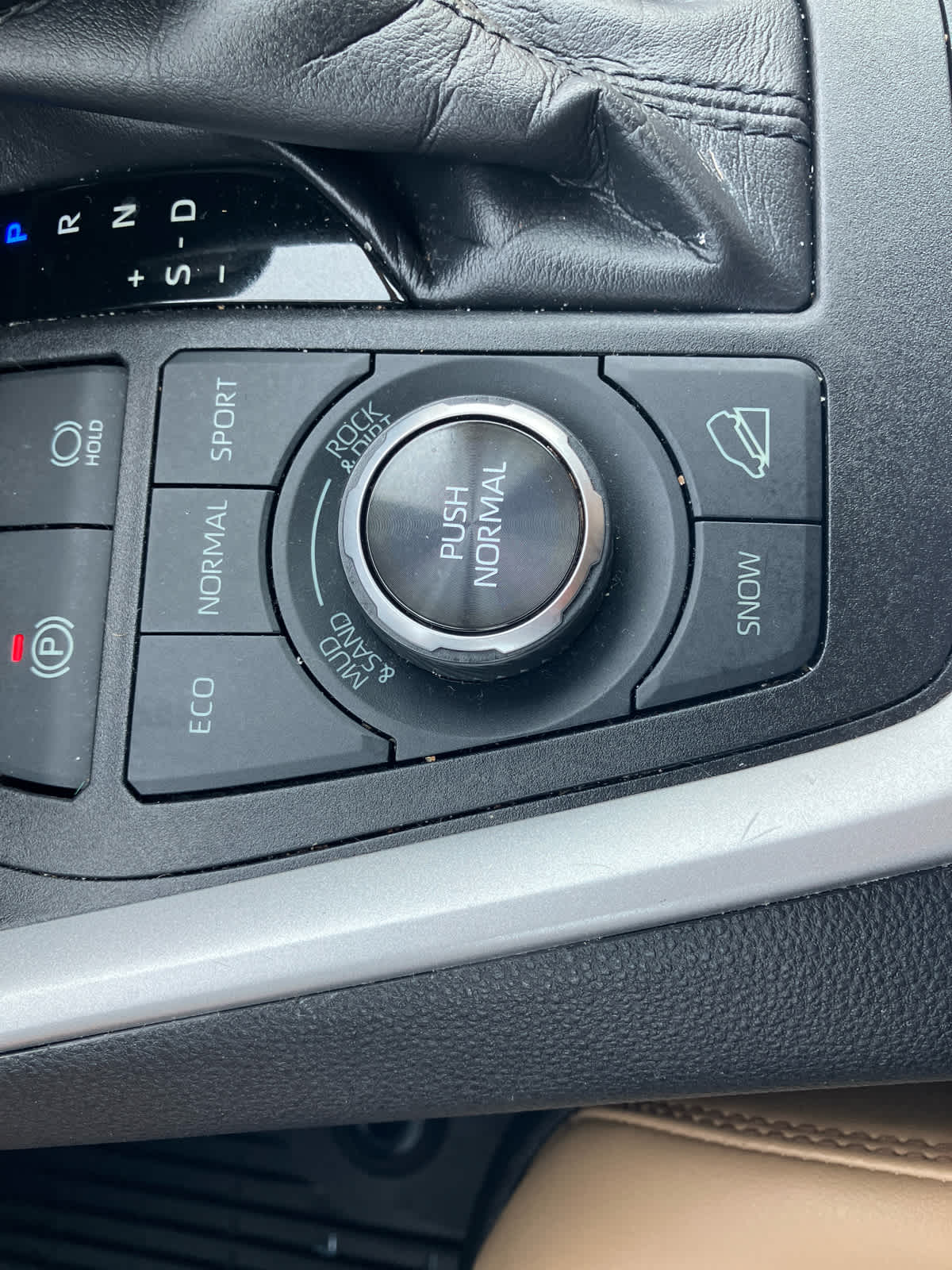 2020 Toyota RAV4 photo 35 of 41