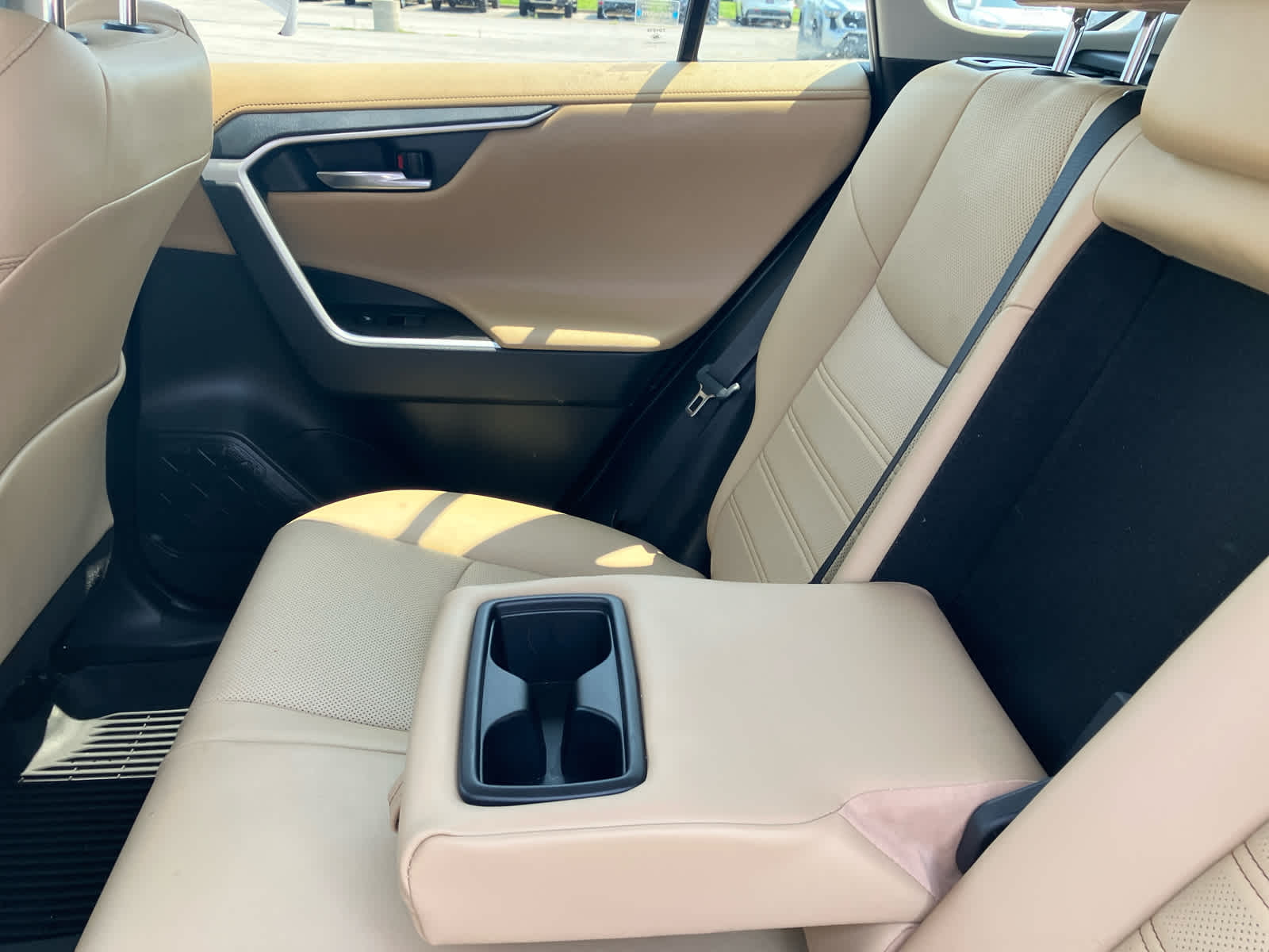 2020 Toyota RAV4 photo 40 of 41