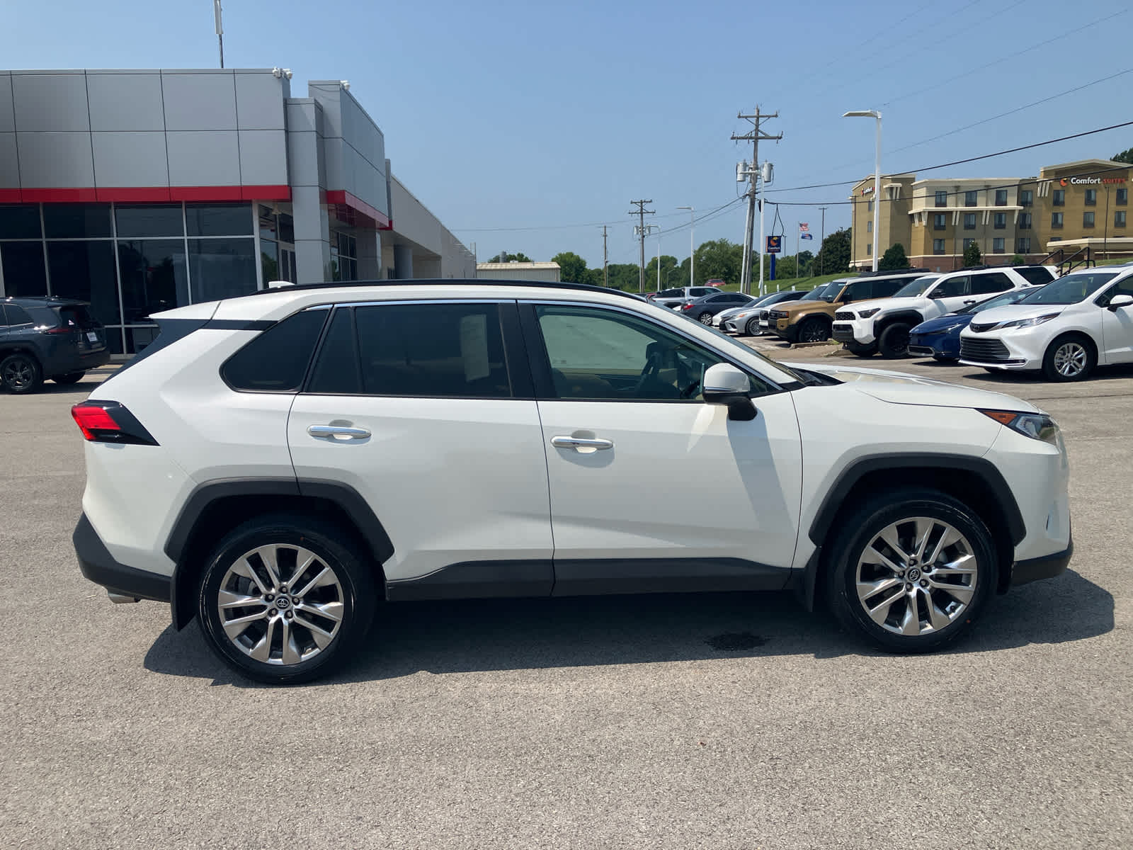 2020 Toyota RAV4 photo 10 of 41