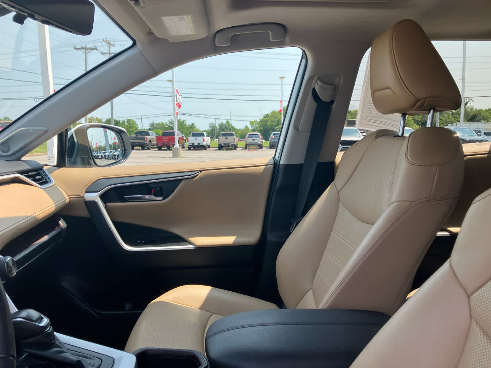 2020 Toyota RAV4 photo 22 of 41
