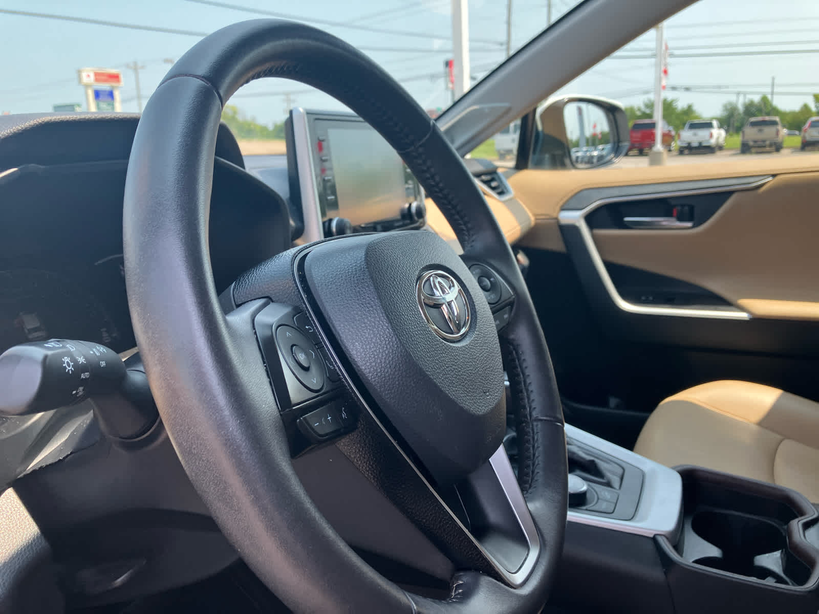 2020 Toyota RAV4 photo 11 of 41