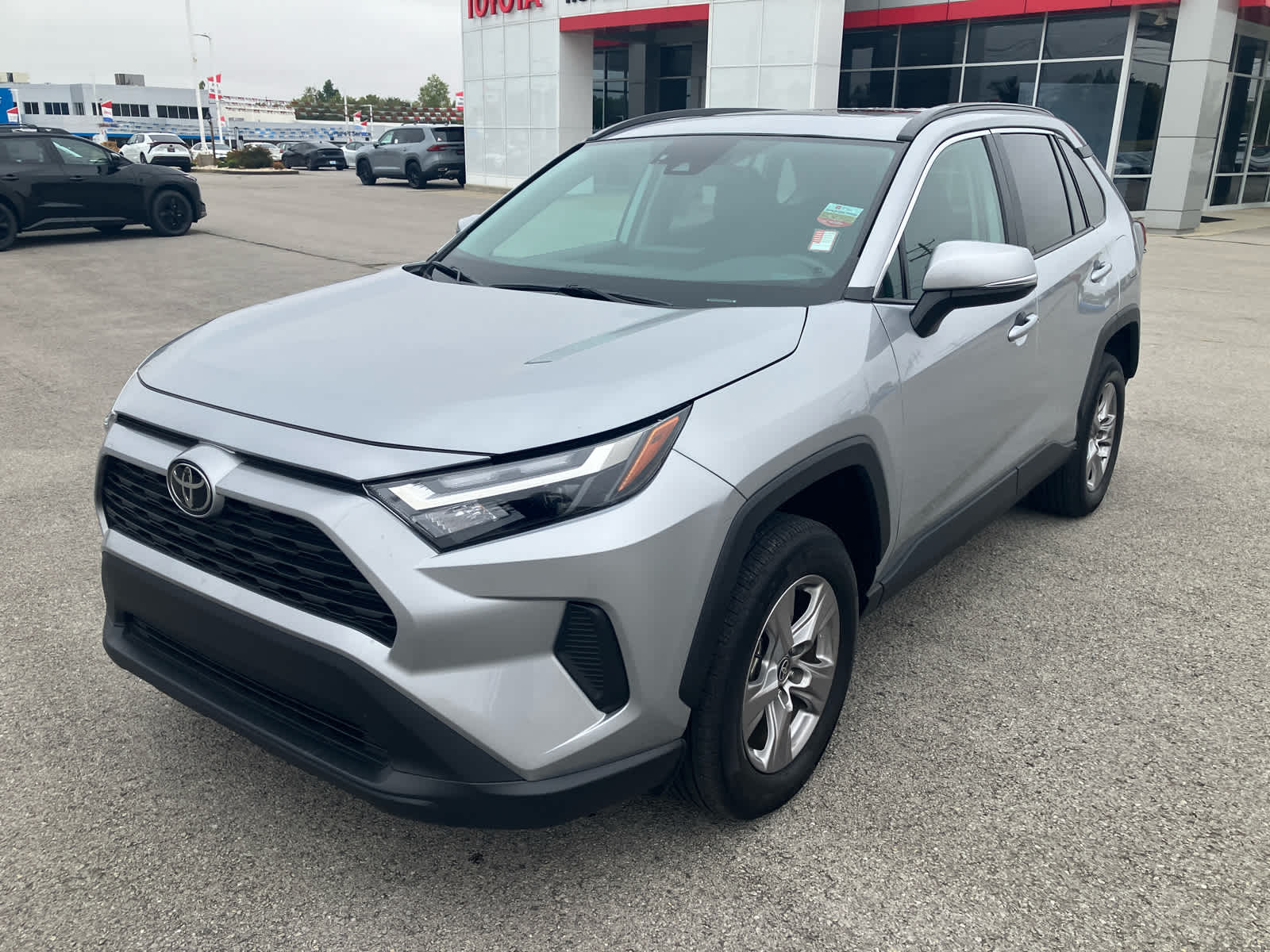 2025 Toyota RAV4 photo 5 of 36