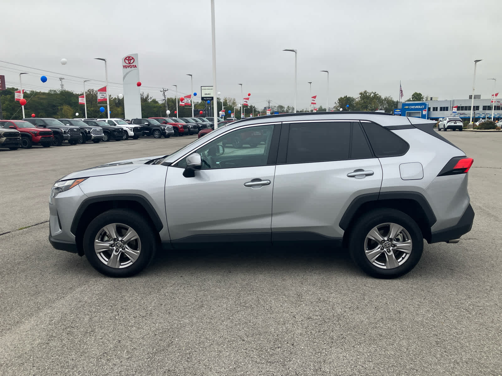 2025 Toyota RAV4 photo 6 of 36
