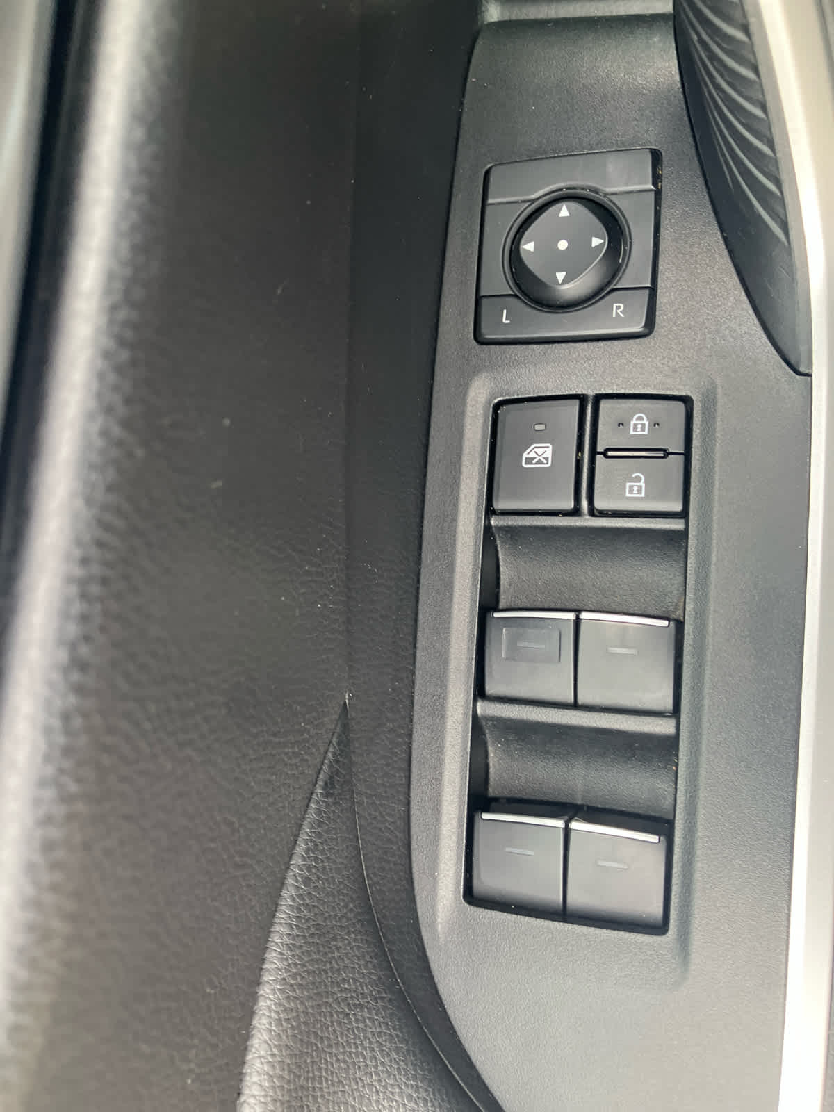 2025 Toyota RAV4 photo 14 of 36