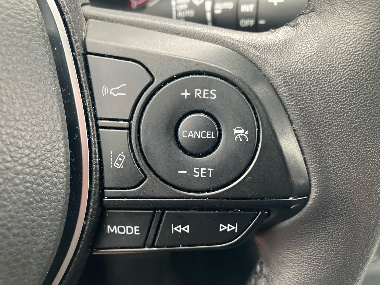 2025 Toyota RAV4 photo 18 of 36