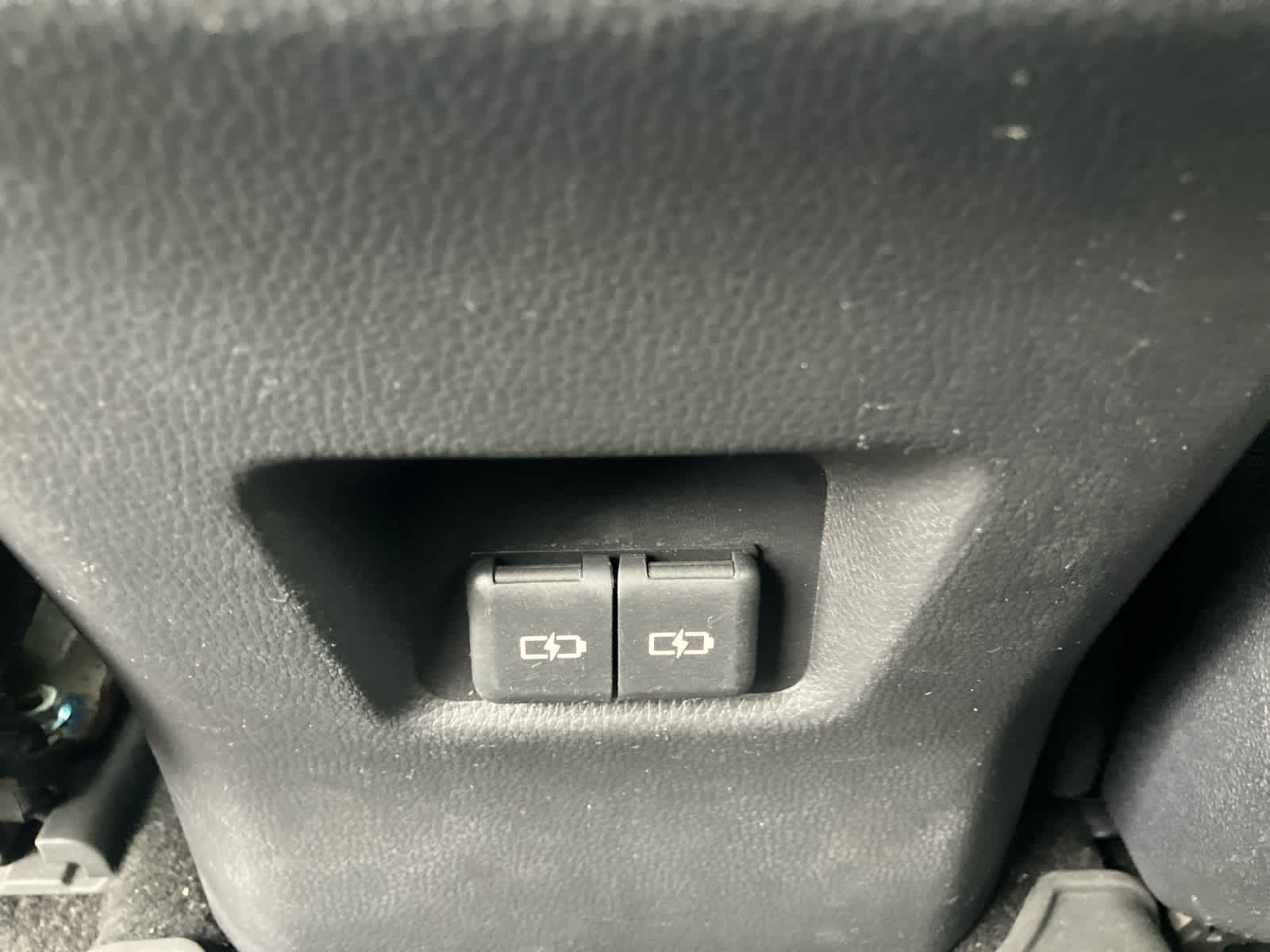 2025 Toyota RAV4 photo 34 of 36