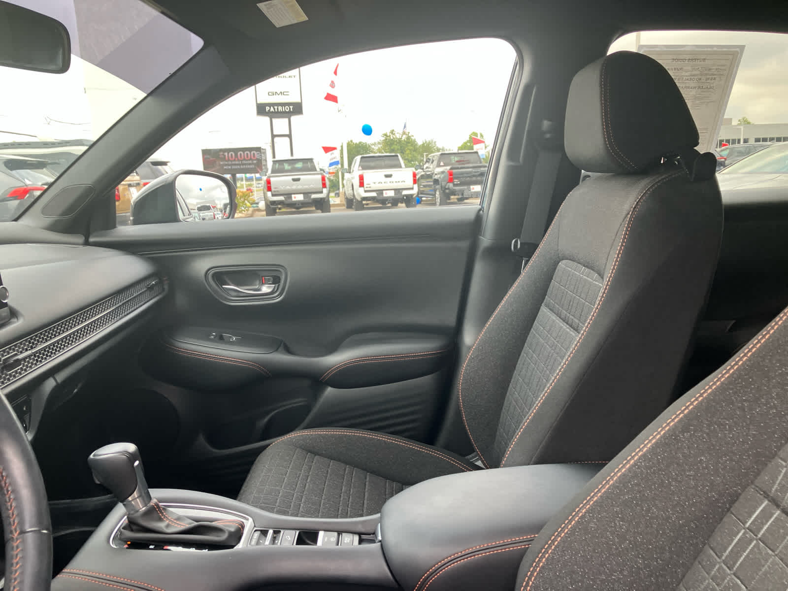 2024 Honda HR-V photo 10 of 31