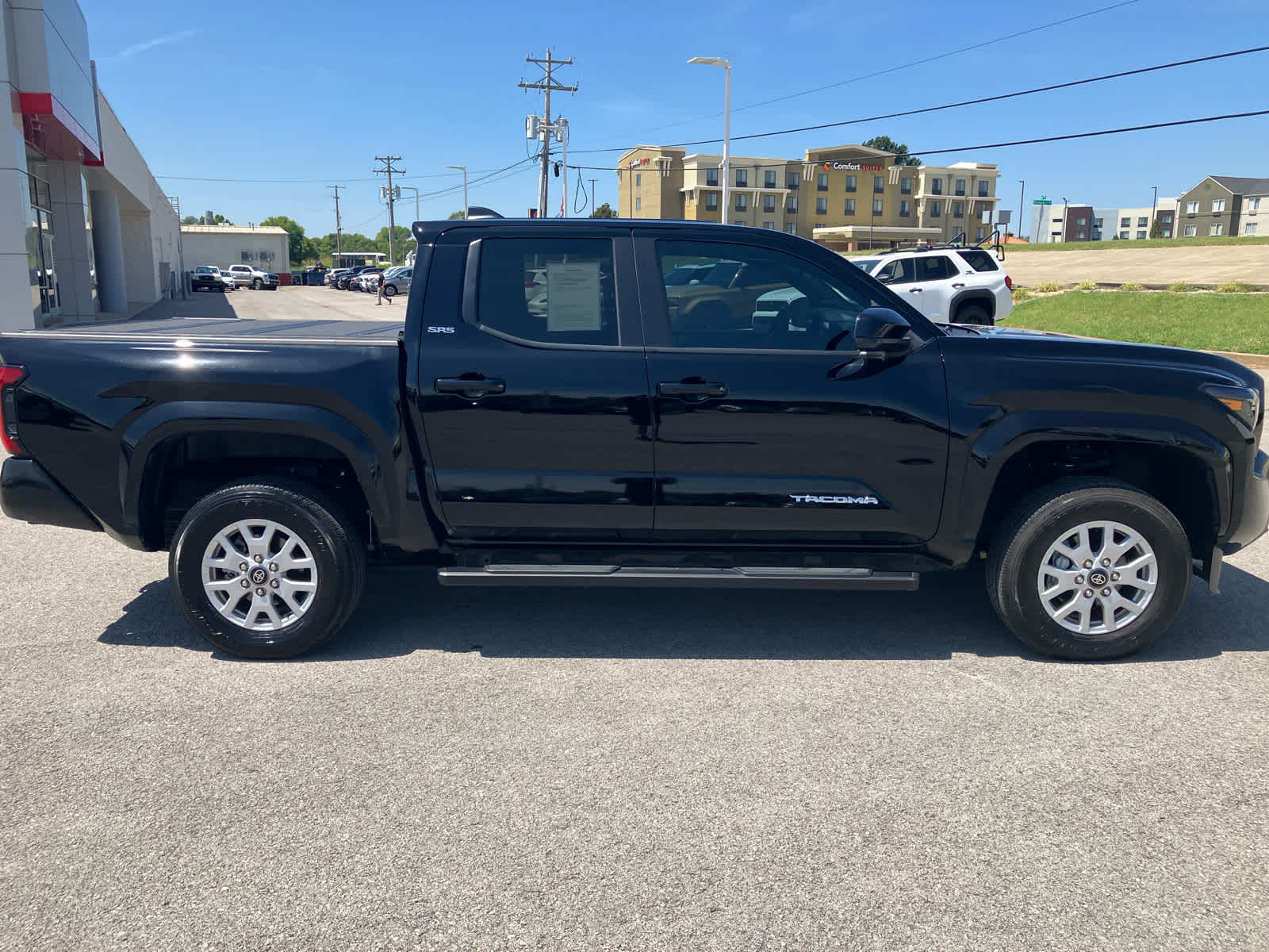 2024 Toyota Tacoma photo 10 of 38