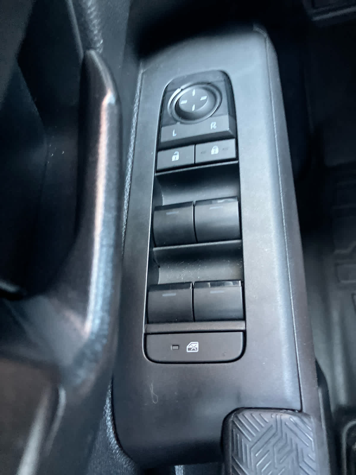 2024 Toyota Tacoma photo 14 of 38
