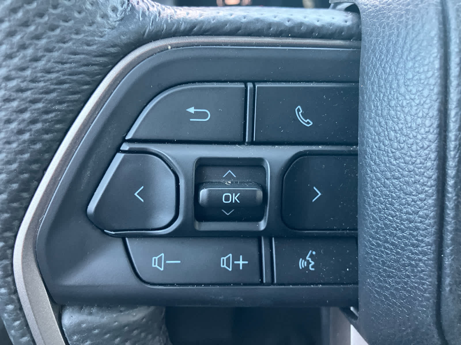 2024 Toyota Tacoma photo 19 of 38