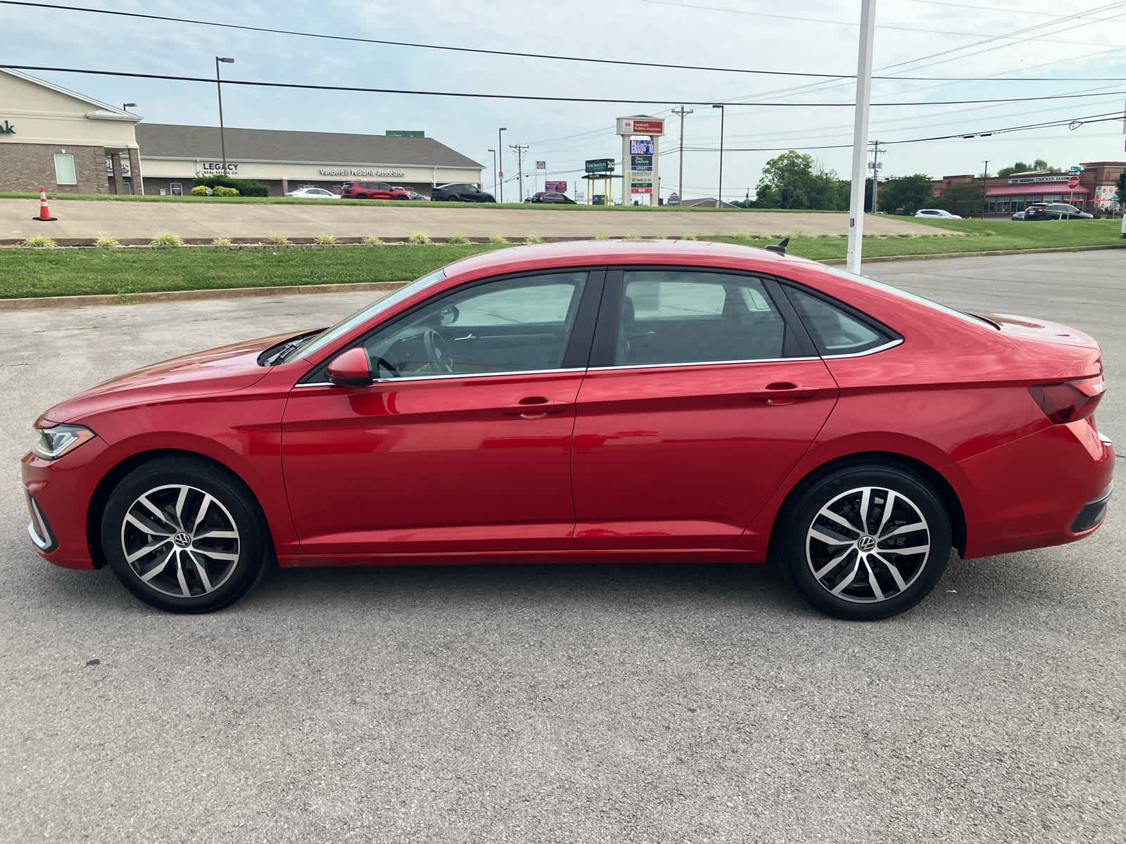 2025 Volkswagen Jetta photo 4 of 34