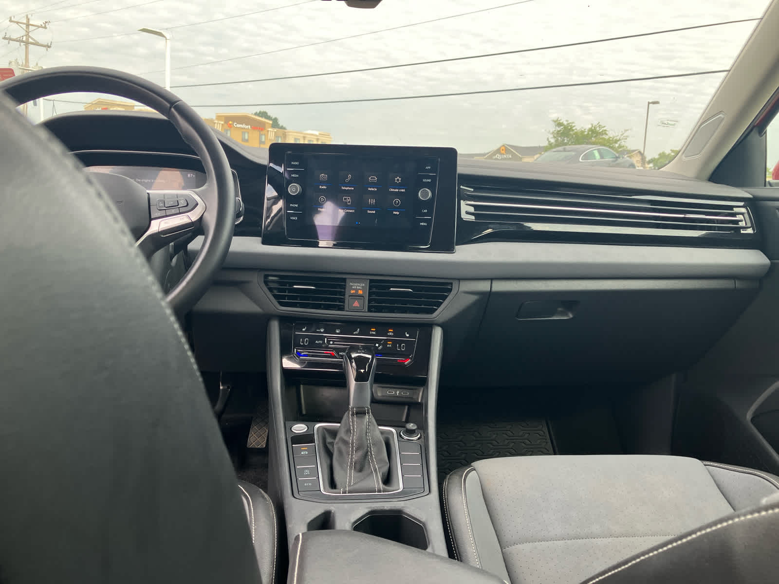 2025 Volkswagen Jetta photo 33 of 34