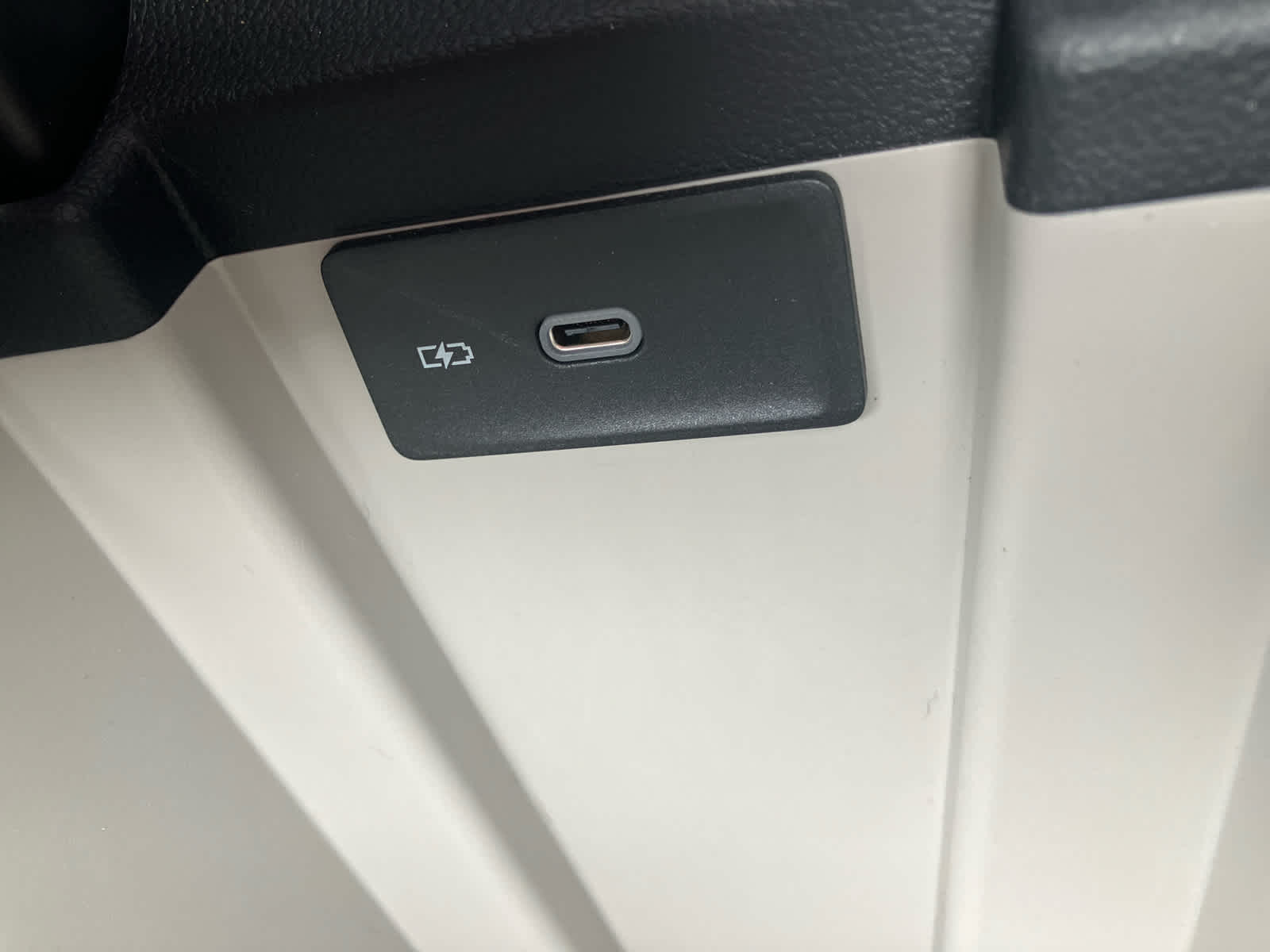 2025 Volkswagen Jetta photo 32 of 34