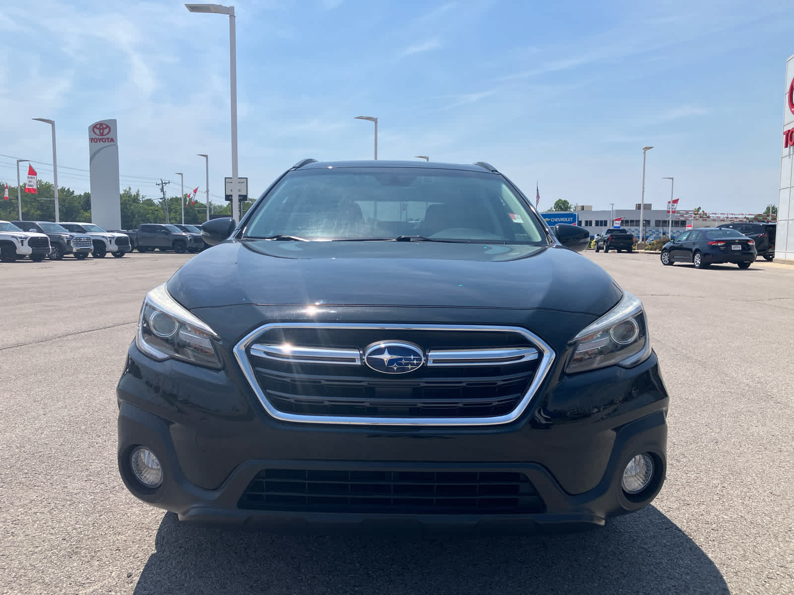 2019 Subaru Outback photo 2 of 40