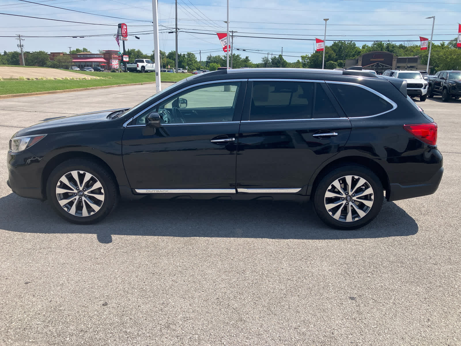 2019 Subaru Outback photo 4 of 40