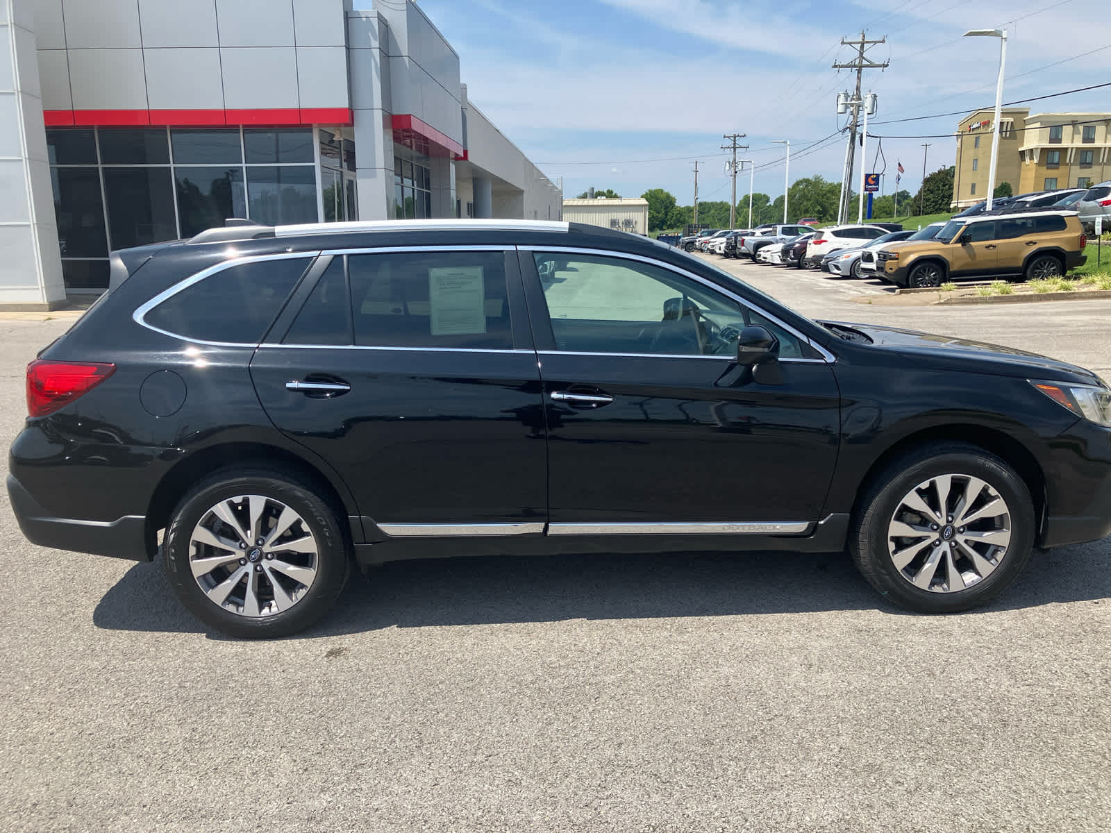 2019 Subaru Outback photo 8 of 40