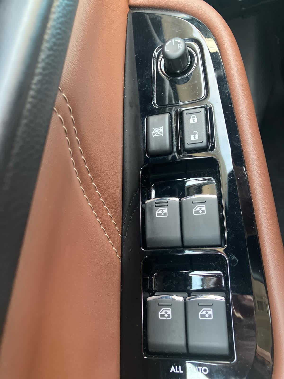 2019 Subaru Outback photo 13 of 40