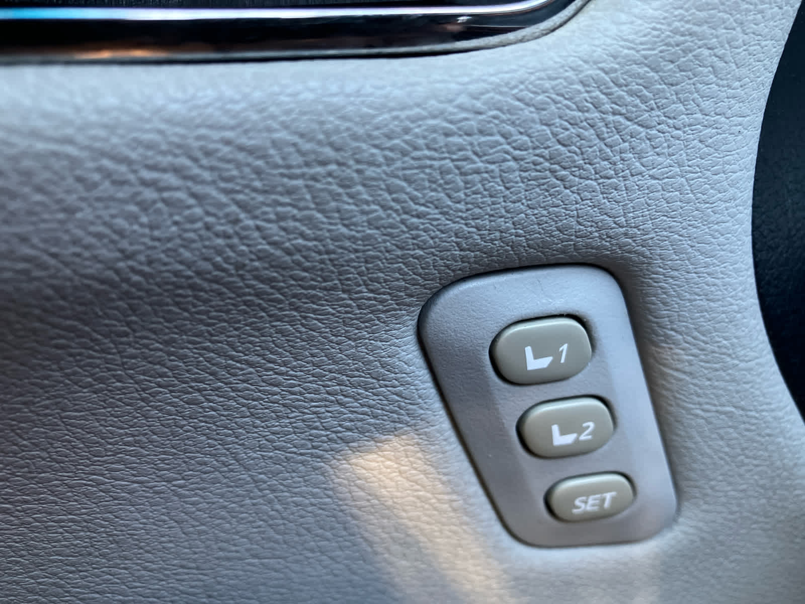 2014 Toyota Avalon photo 11 of 29