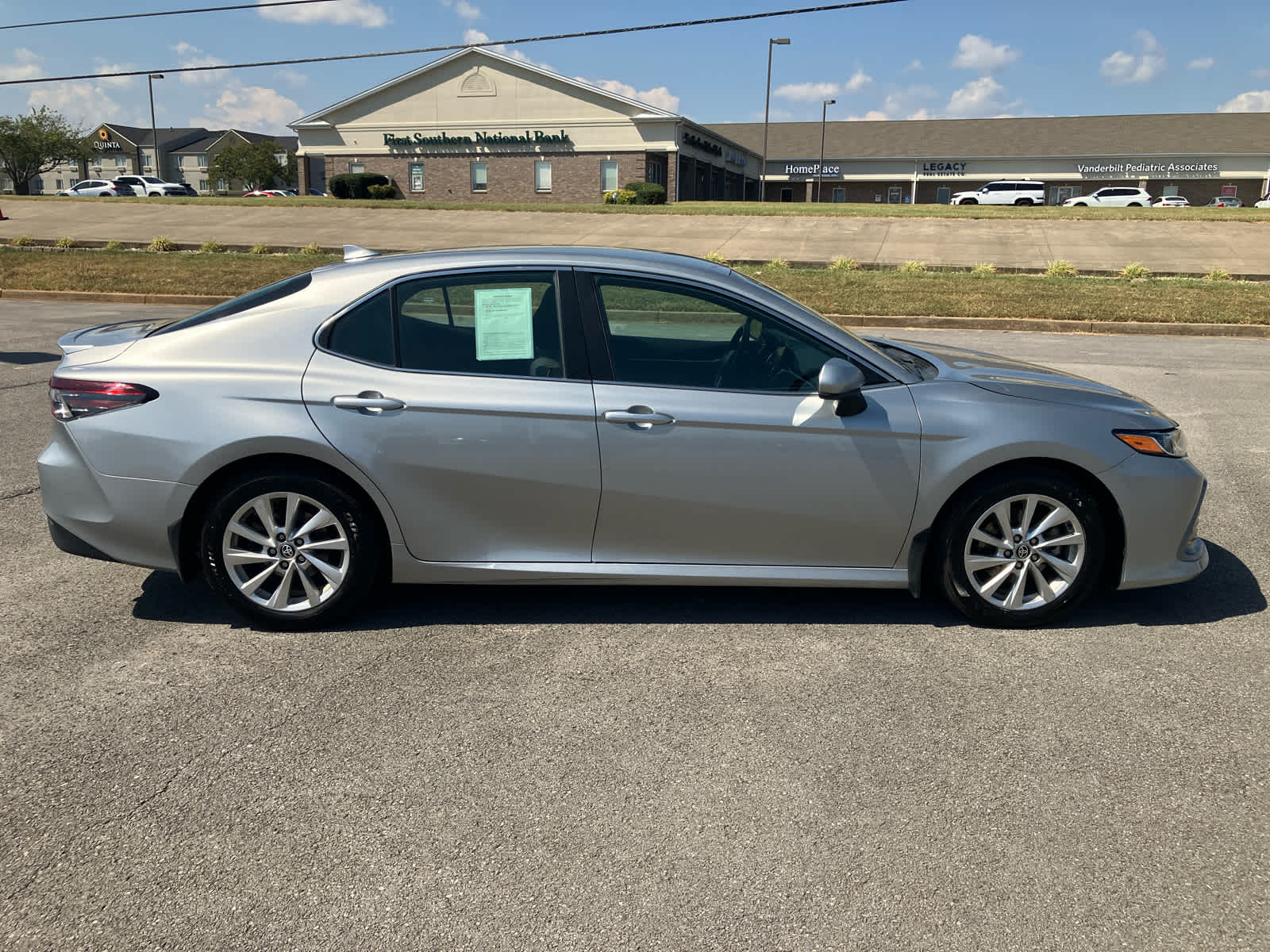 2023 Toyota Camry photo 8 of 29