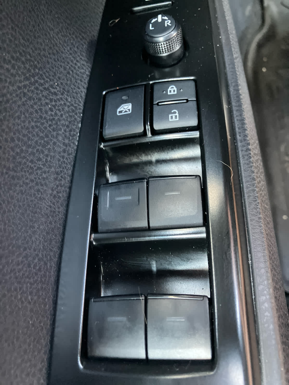 2026 Toyota Camry photo 14 of 39