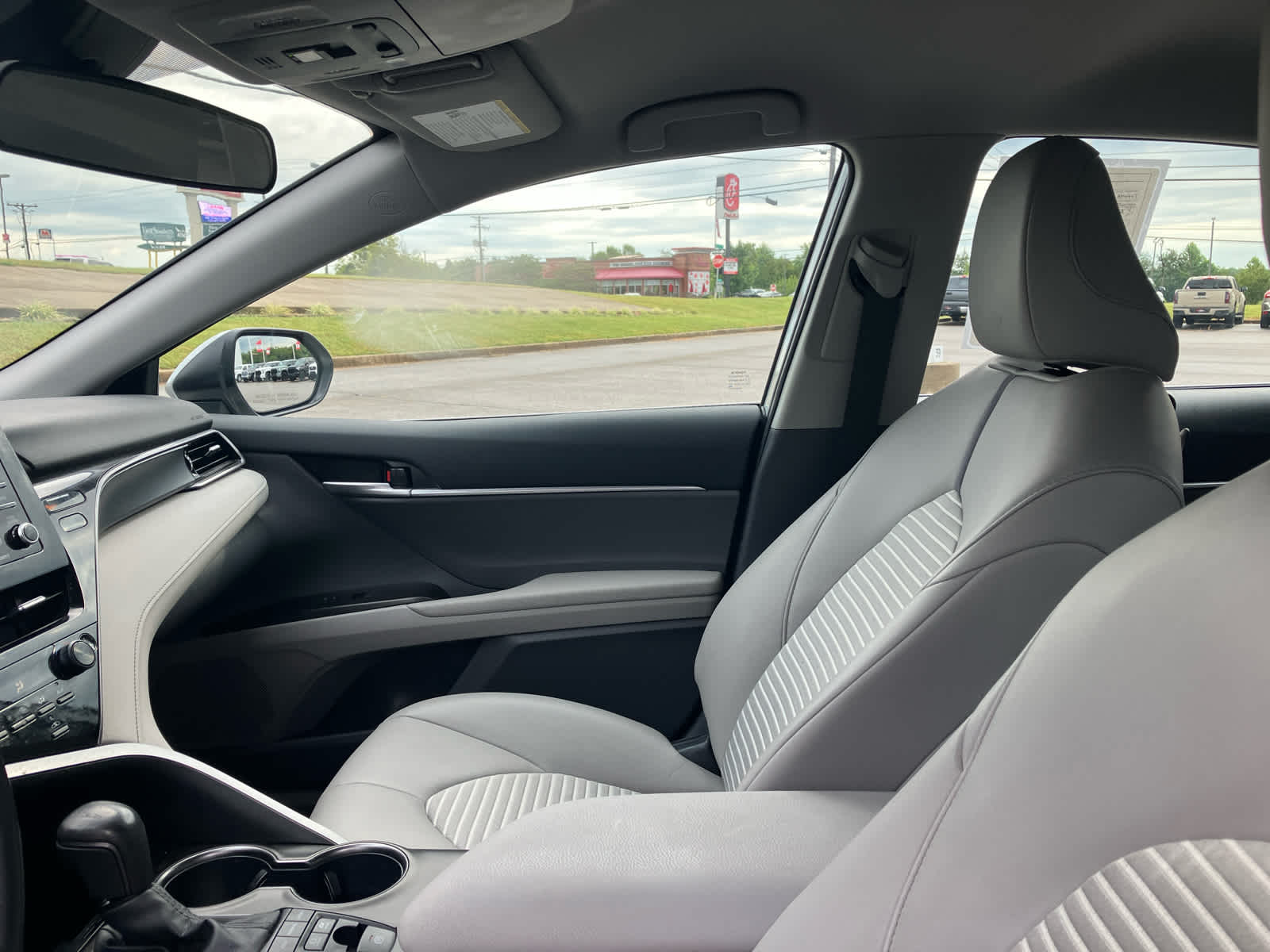 2024 Toyota Camry photo 10 of 34