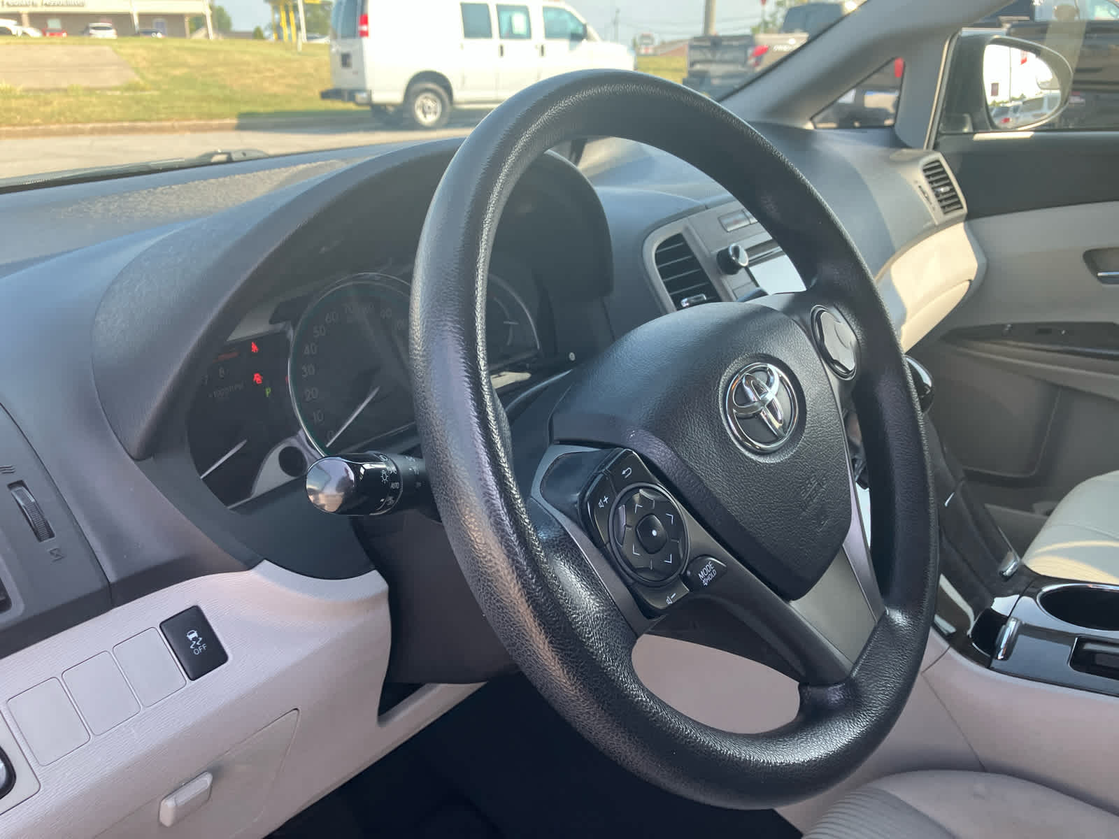 2015 Toyota Venza photo 8 of 25