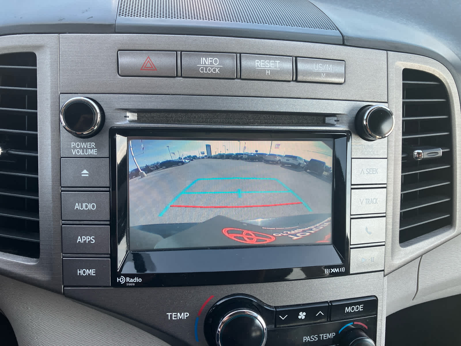 2015 Toyota Venza photo 18 of 25