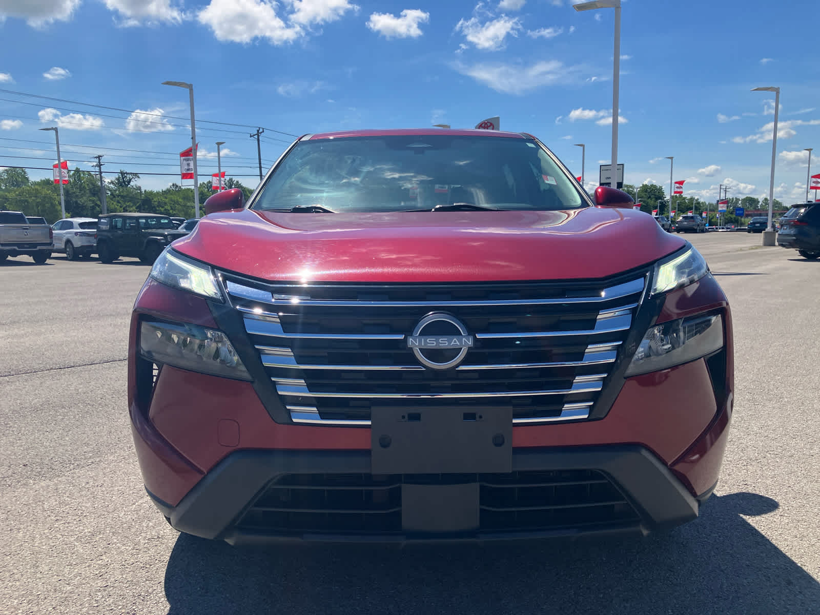 2024 Nissan Rogue photo 2 of 35