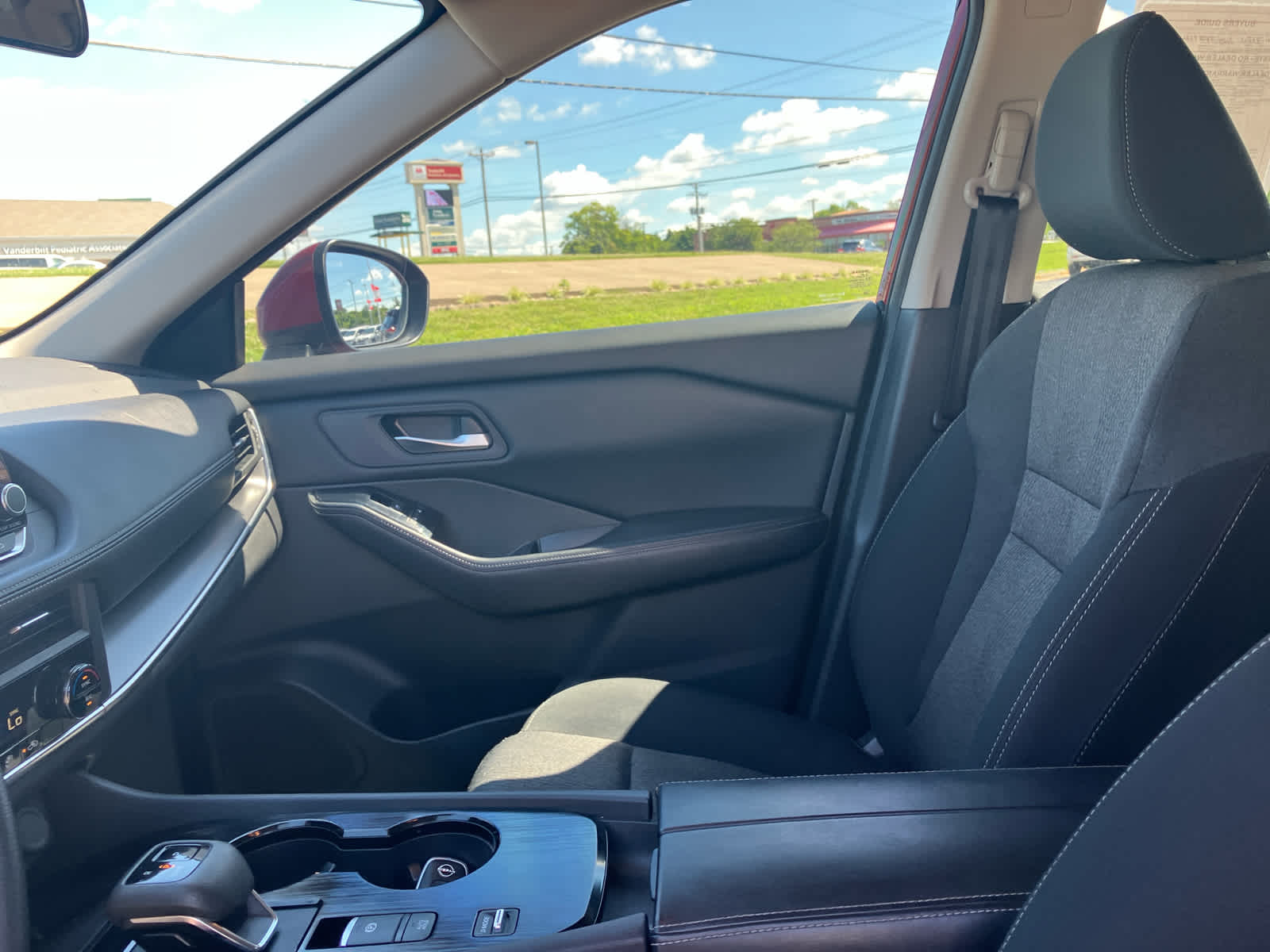2024 Nissan Rogue photo 10 of 35