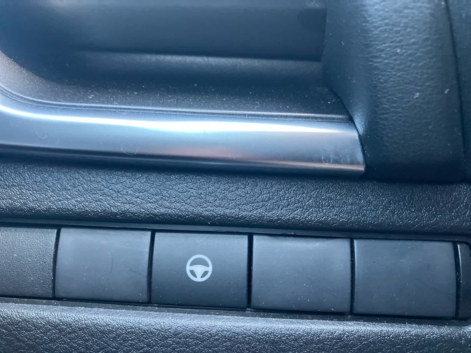2024 Nissan Rogue photo 13 of 35
