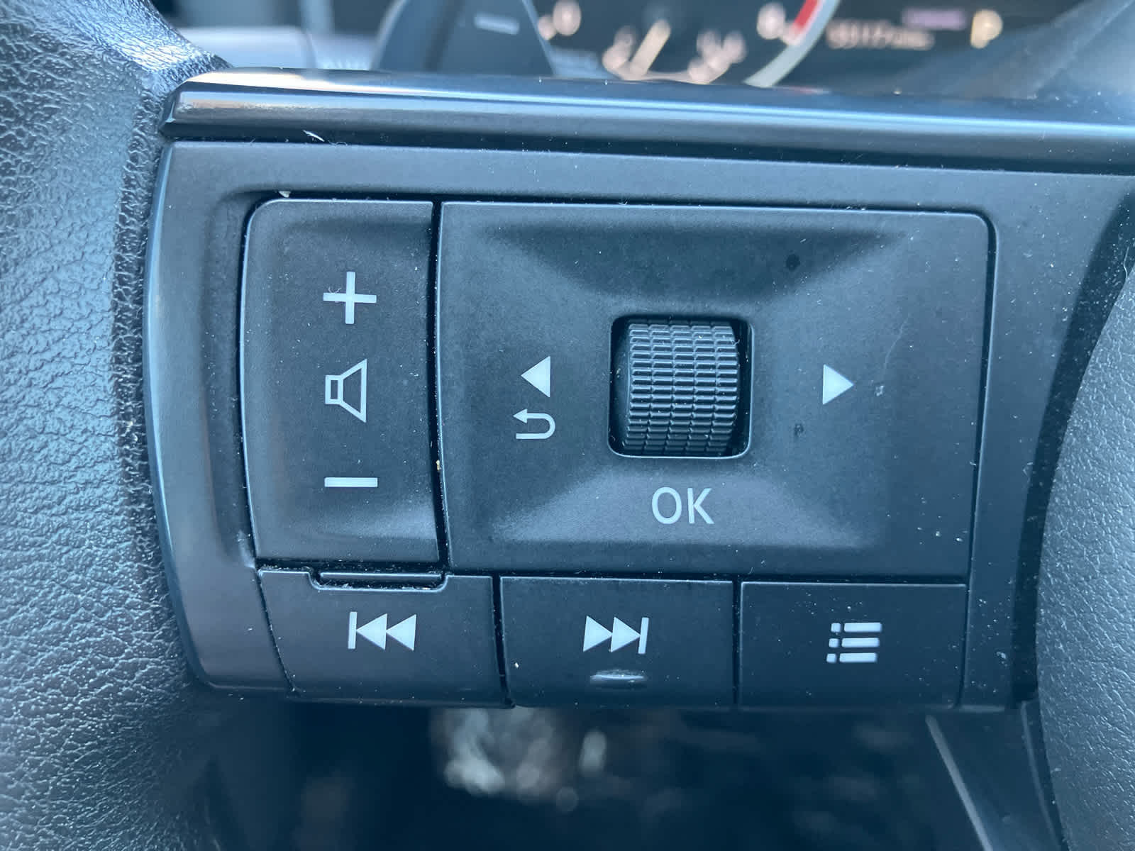 2024 Nissan Rogue photo 17 of 35