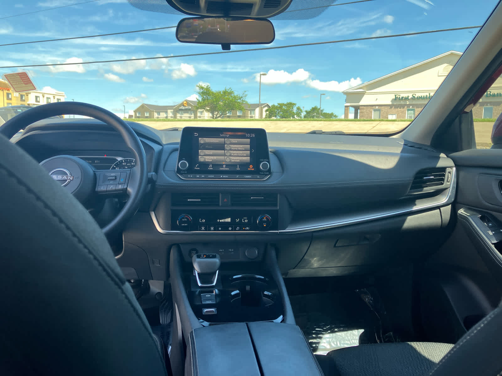 2024 Nissan Rogue photo 32 of 35