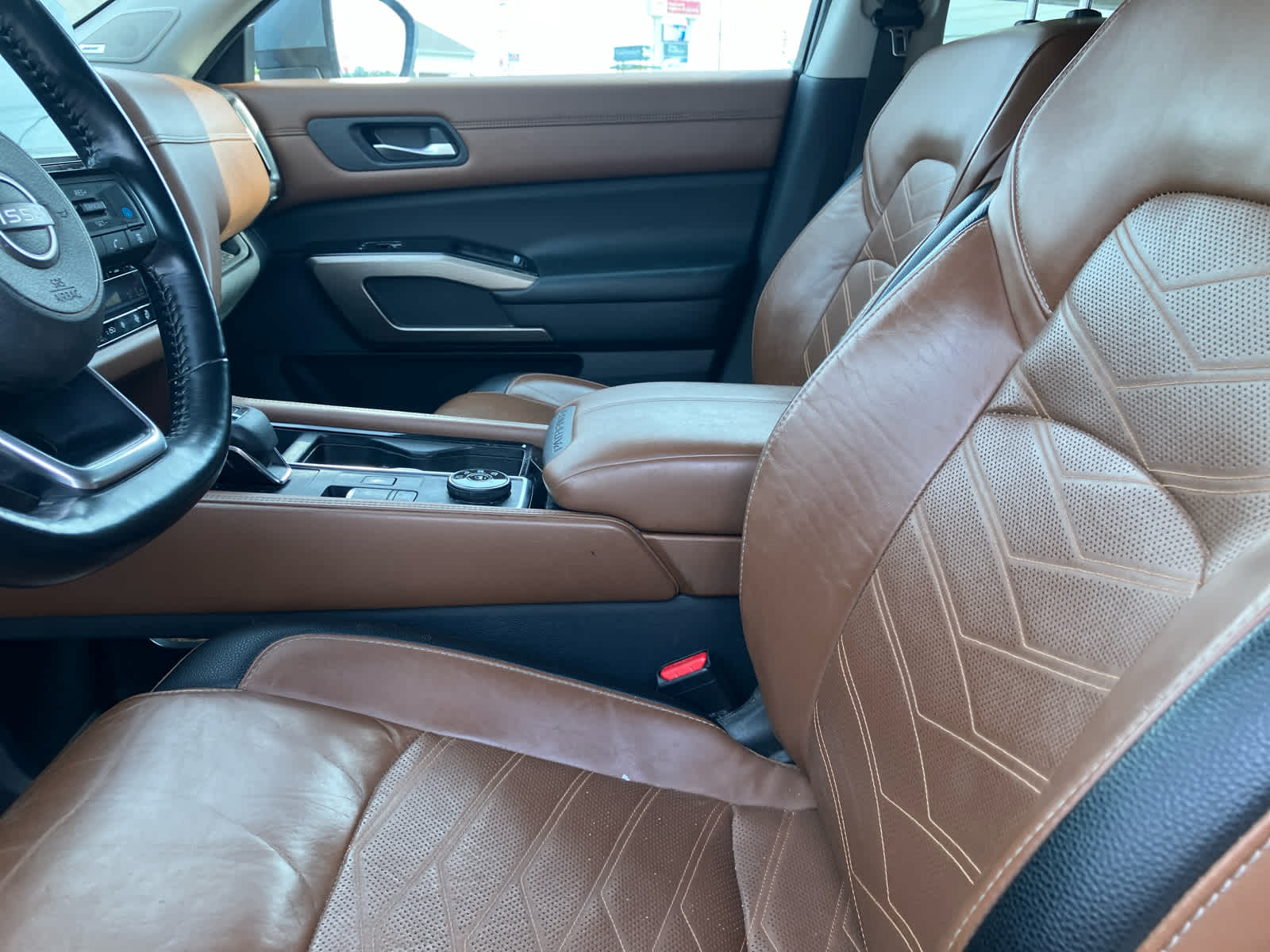 2023 Nissan Pathfinder photo 11 of 39