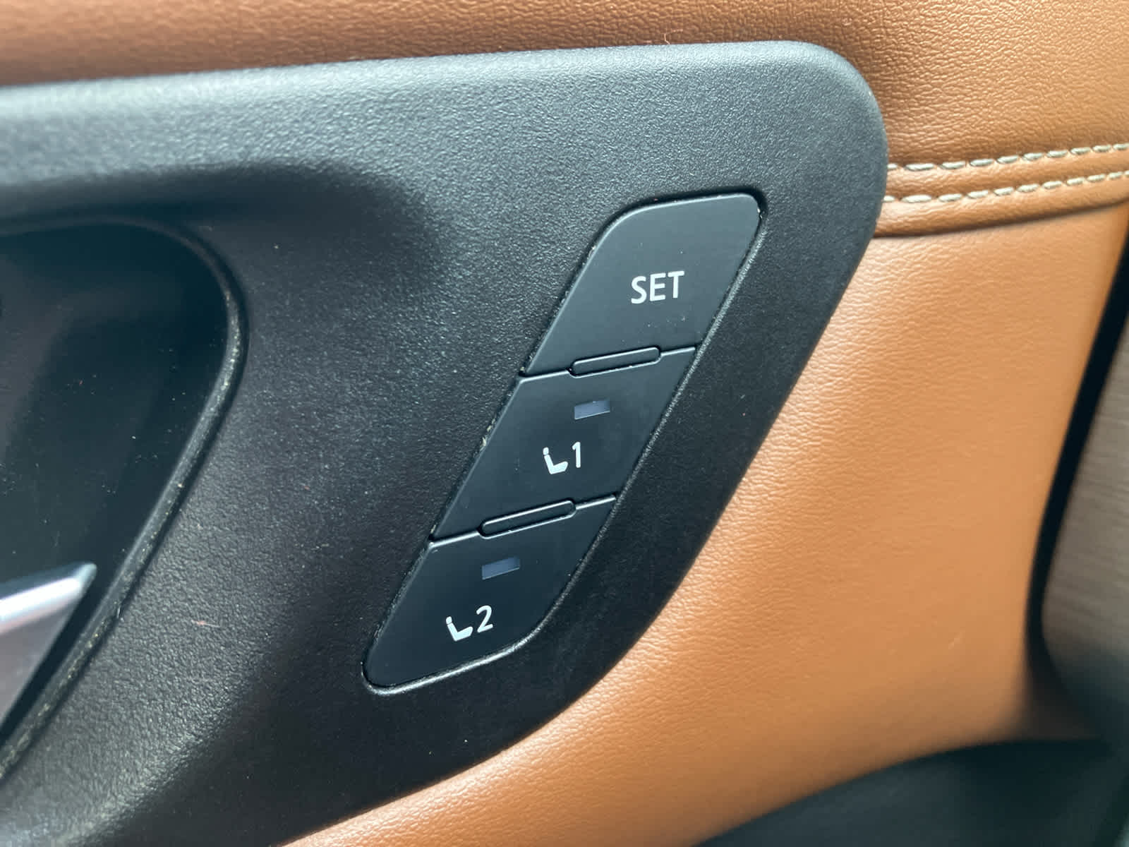 2023 Nissan Pathfinder photo 13 of 39