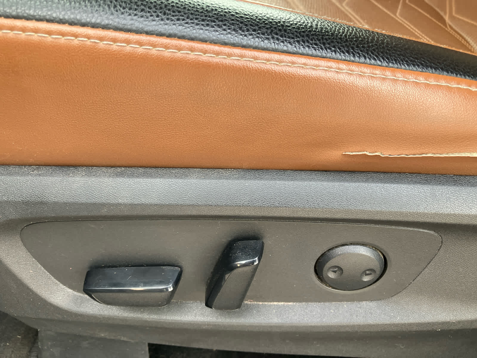 2023 Nissan Pathfinder photo 12 of 39