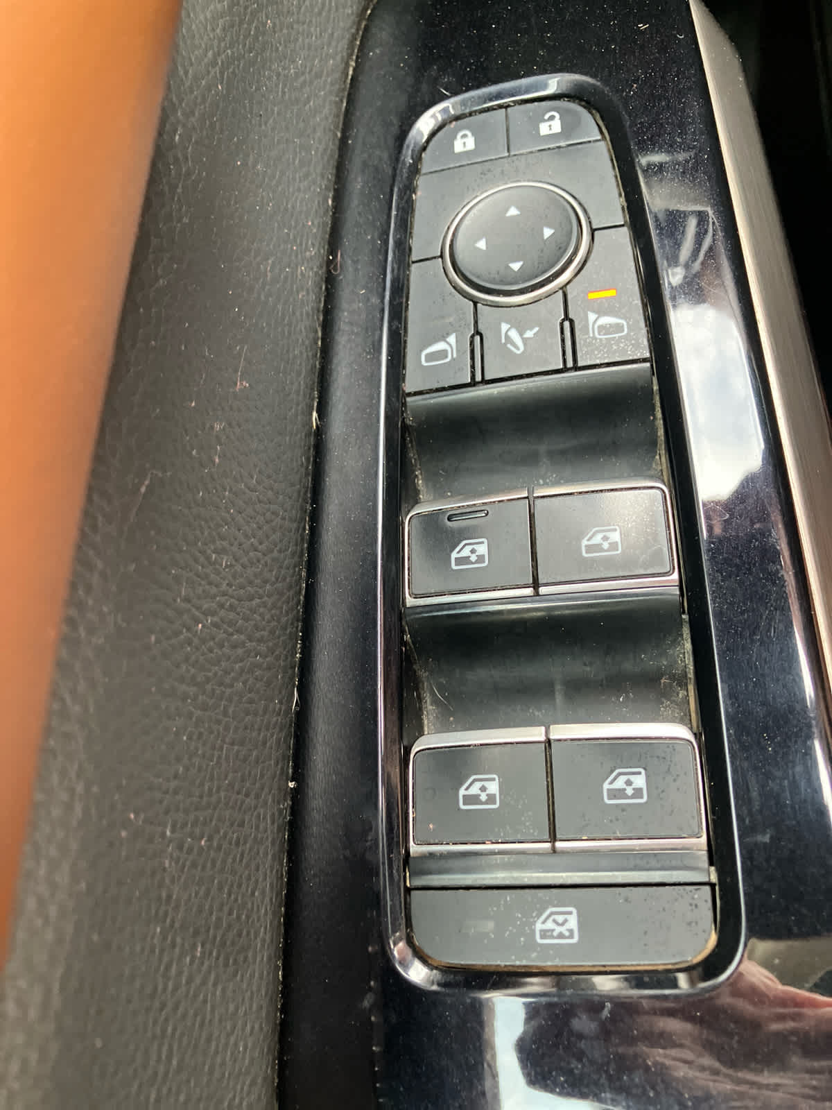 2023 Nissan Pathfinder photo 14 of 39