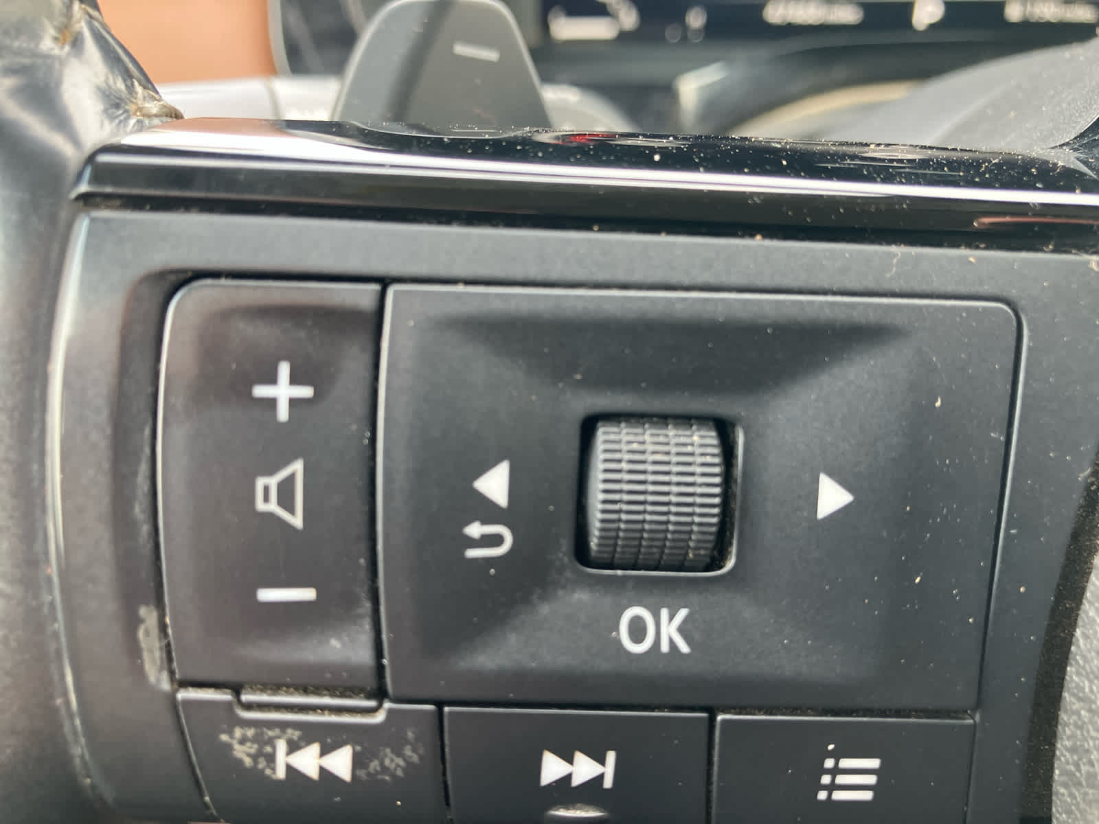 2023 Nissan Pathfinder photo 17 of 39