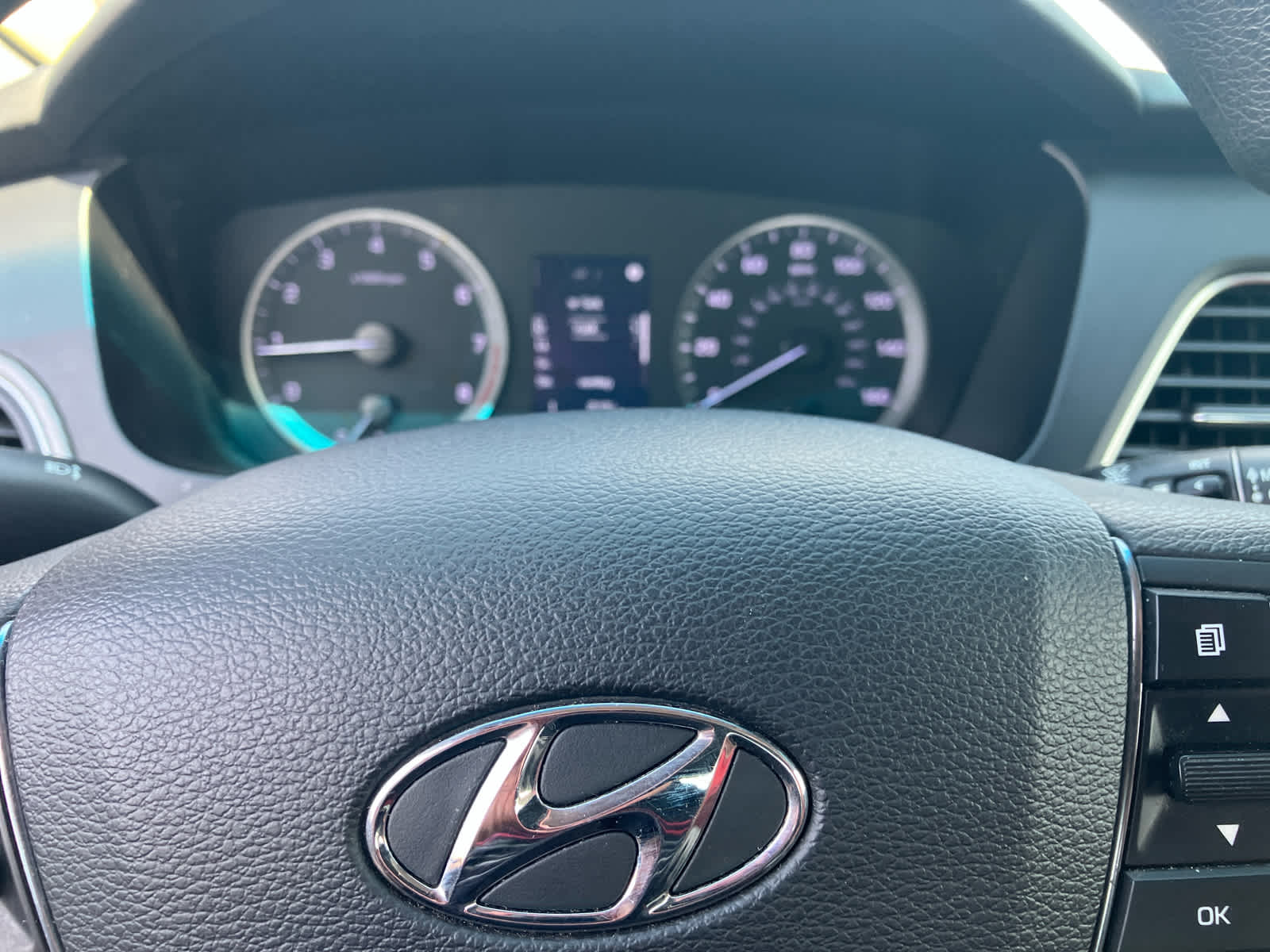 2015 Hyundai Sonata photo 12 of 22